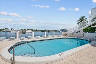 95 N Birch Rd, Unit 405 in Fort Lauderdale, FL - Building Photo