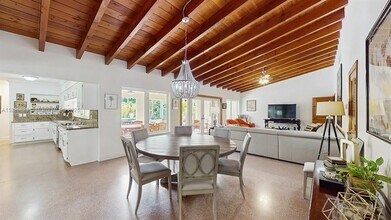 2920 Columbus Blvd in Coral Gables, FL - Foto de edificio - Building Photo
