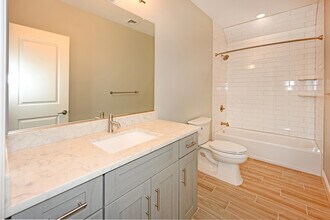 184 Godwin Ave, Unit #2 in Midland Park, NJ - Building Photo - Building Photo