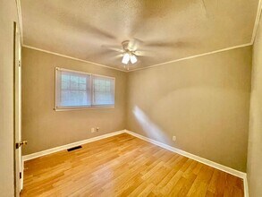 202 W Poplar Ave in Carrboro, NC - Building Photo - Building Photo