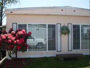 Midway Mobile Home Park in Kent, WA - Building Photo - Building Photo