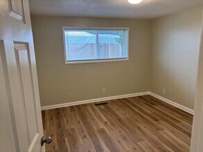 1016 Swingwood Dr NE in Keizer, OR - Building Photo - Building Photo