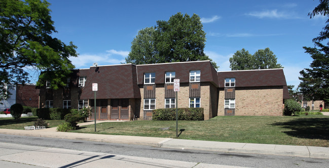 Liberty Park Apartments in Freeport, NY - Foto de edificio - Building Photo