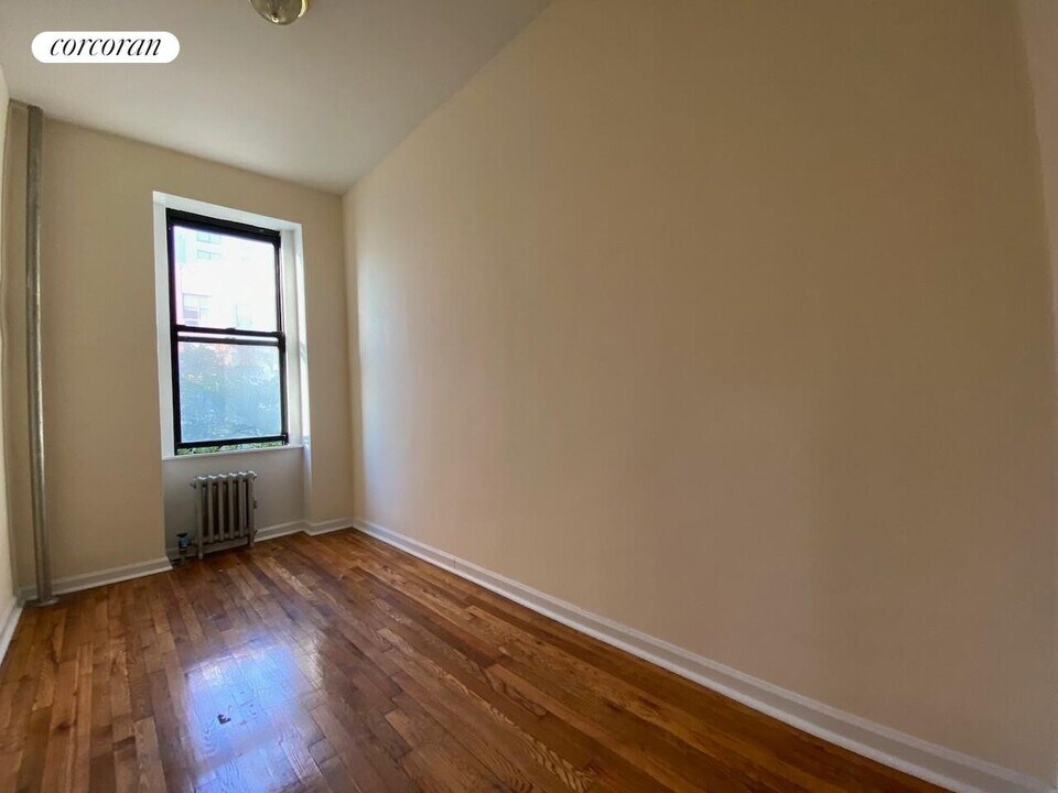 454 W 57th St in New York, NY - Building Photo