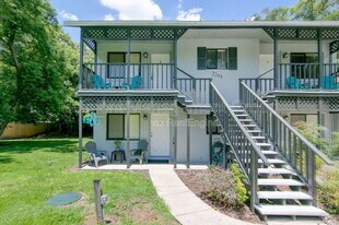 2203 Henderson Dr in Orlando, FL - Building Photo