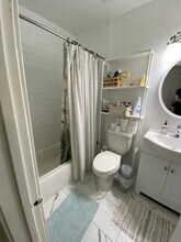 244 S 11th St, Unit B in Philadelphia, PA - Building Photo - Building Photo
