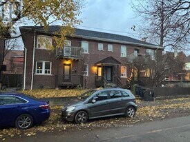 8 Page St in Toronto, ON - Building Photo