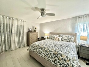 5379 NW 60th Dr in Coral Springs, FL - Foto de edificio - Building Photo