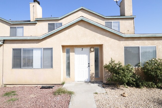 15978 Muni Rd-Unit -7 in Apple Valley, CA - Building Photo - Building Photo
