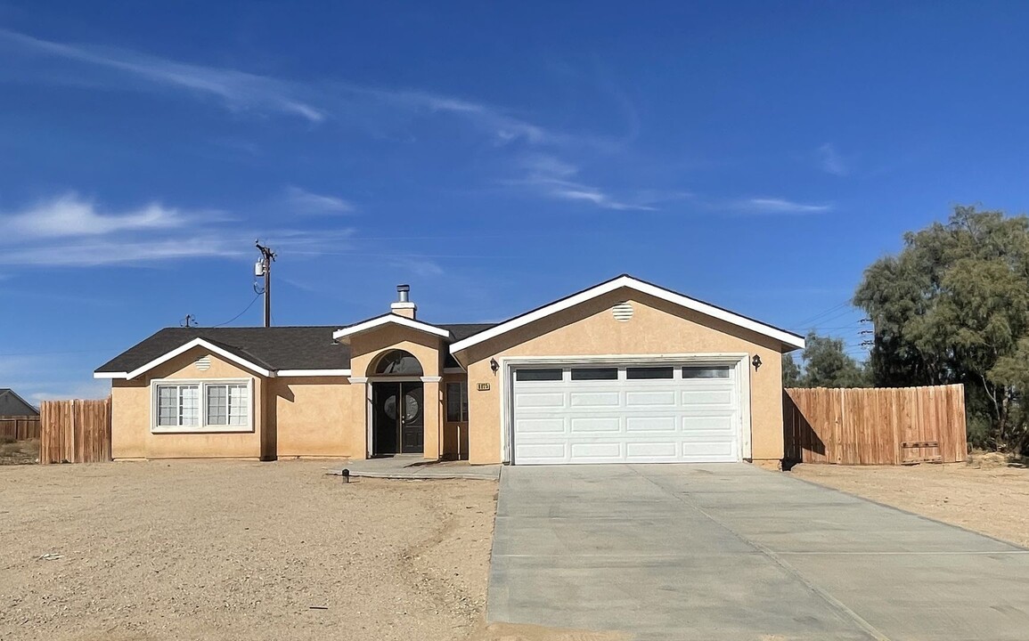 8925 Xavier Ave in California City, CA - Building Photo