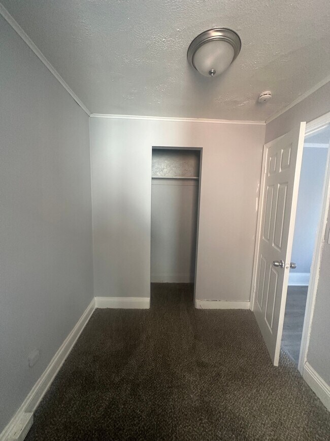 1386 E 43rd St, Unit 2 in Cleveland, OH - Building Photo - Building Photo