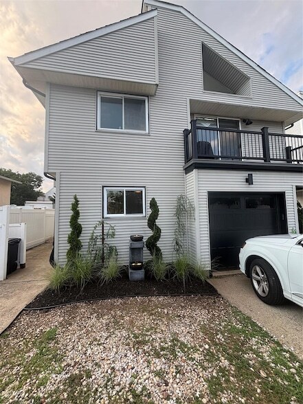 property at 515 W Hudson St