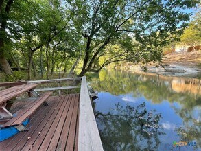 653 Scarbourough in Canyon Lake, TX - Foto de edificio - Building Photo