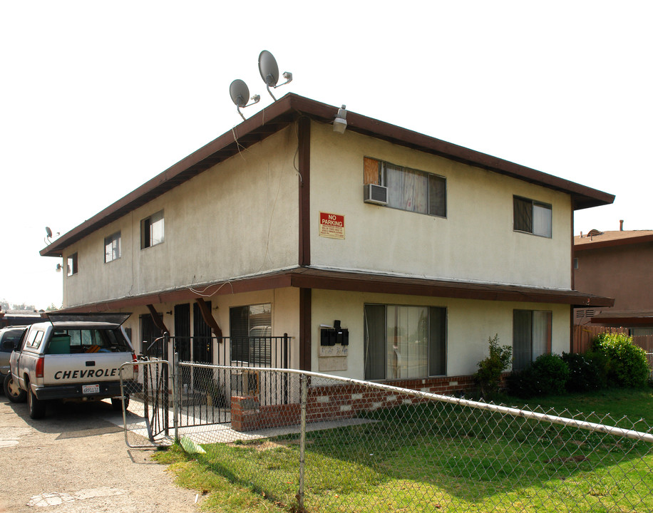 9567 Juniper Ave in Fontana, CA - Building Photo