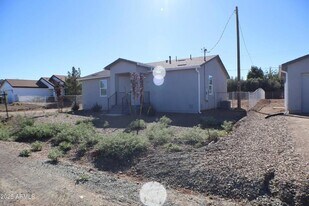 20270 E Mesa Verde Rd in Mayer, AZ - Building Photo