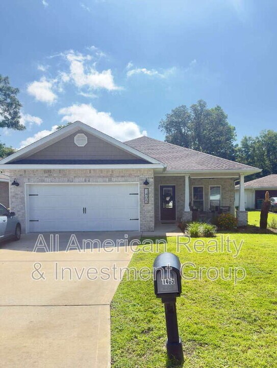 1405 Hickory St in Niceville, FL - Building Photo