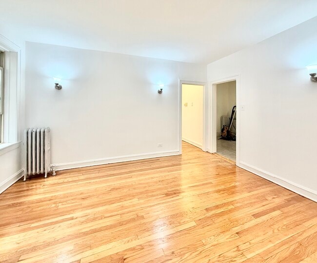 6304 N Leavitt St in Chicago, IL - Building Photo - Building Photo