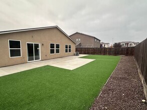 3336 N Moreno Ct in Visalia, CA - Building Photo - Building Photo