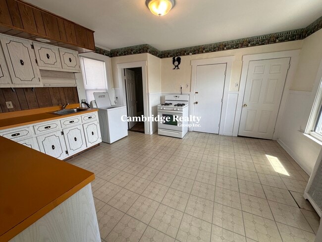 549 Broadway, Unit 2T in Somerville, MA - Building Photo - Building Photo