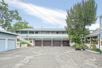 Lincoln Apartments in Santa Rosa, CA - Building Photo - Building Photo