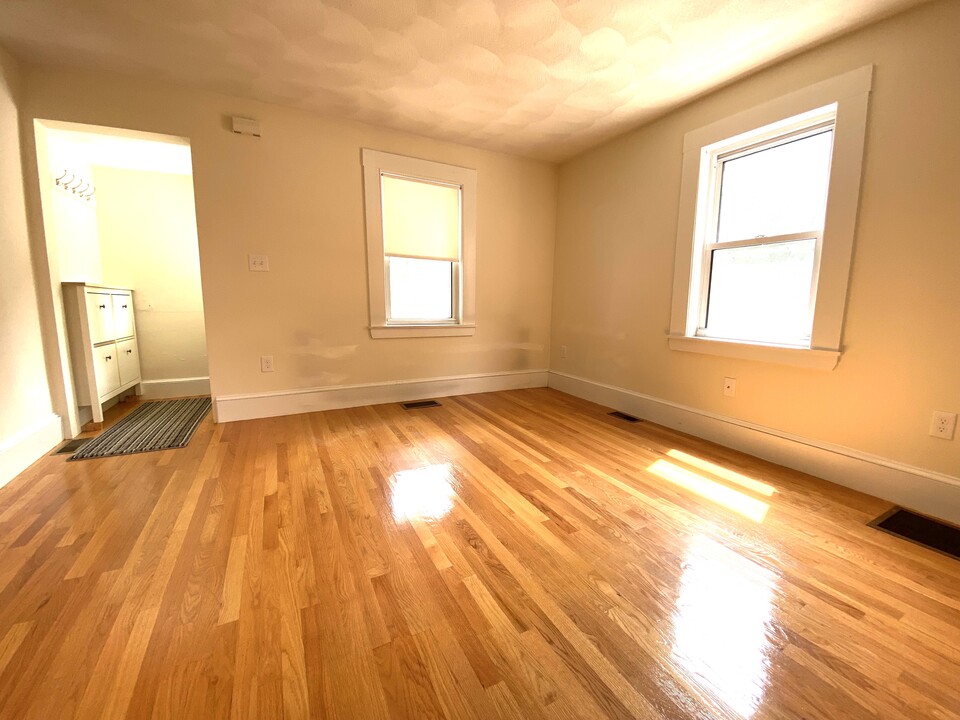 5 Rifle Ct, Unit 1 in Watertown, MA - Building Photo