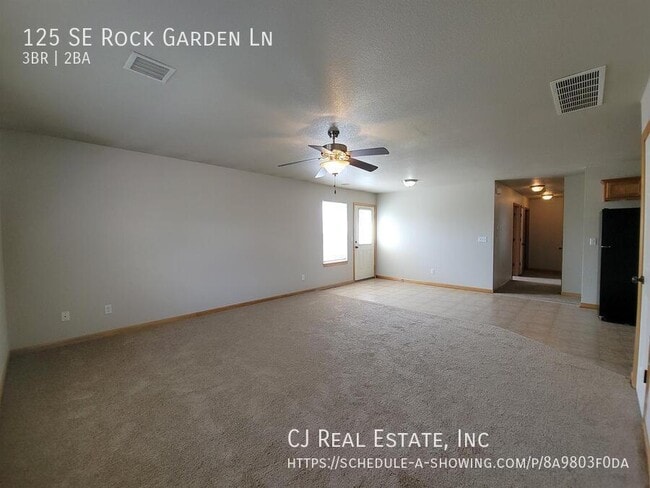 125 SE Rock Garden Ln in Blue Springs, MO - Building Photo - Building Photo