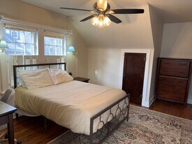 612 W Washington St, Unit 5 in Urbana, IL - Building Photo