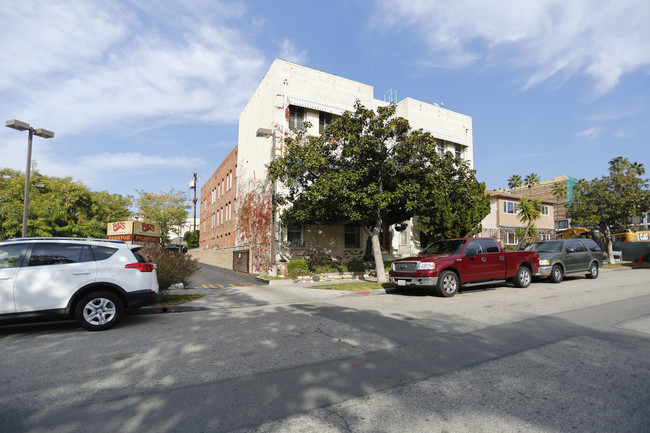 Glen-air Apartments in Glendale, CA - Foto de edificio - Building Photo