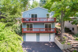 1012 W Dale Ave in McHenry, IL - Building Photo