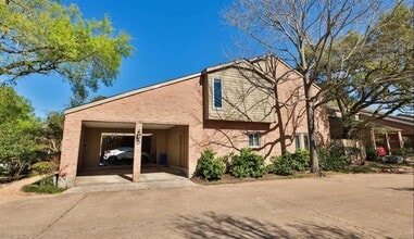 9400 Doliver Dr in Houston, TX - Building Photo - Building Photo