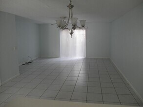 878 Summit Lake Dr in West Palm Beach, FL - Building Photo - Building Photo