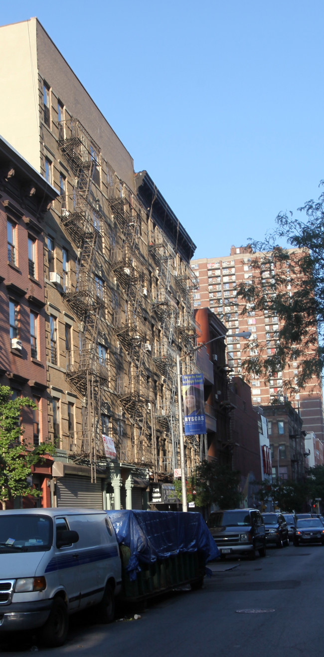 212 E 122nd St in New York, NY - Foto de edificio - Building Photo