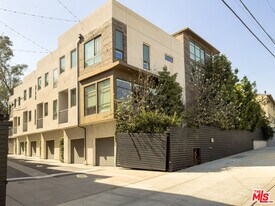 2111 N Cahuenga Blvd in Los Angeles, CA - Building Photo