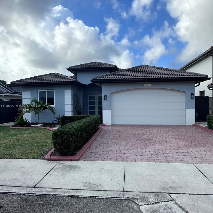16012 SW 64th Terrace in Miami, FL - Building Photo