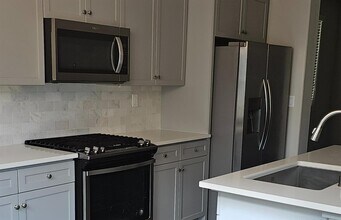 6211 E Sasha Dr in Fresno, CA - Building Photo - Building Photo