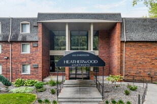 Heatherwood Apartments | MODERNIZED LIVING in West St. Paul, MN - Building Photo