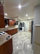 7260 Collett Rd in Mississauga, ON - Building Photo - Building Photo