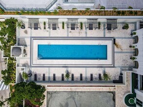 800 Claughton Island Dr in Miami, FL - Building Photo - Building Photo