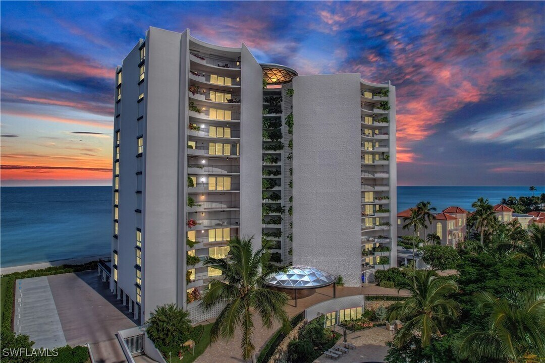 3951 Gulf Shore Blvd N in Naples, FL - Building Photo