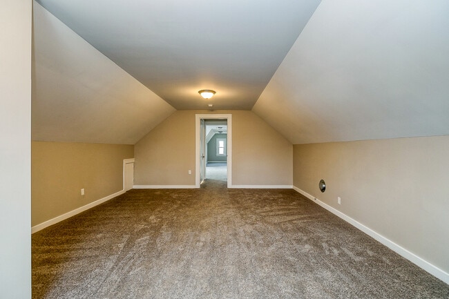 1869 Perrott Ave, Unit 3rd Foor in Pittsburgh, PA - Building Photo - Building Photo