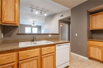 10001 Peace Way in Las Vegas, NV - Building Photo - Building Photo