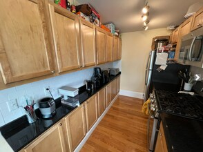 48 Lowell St, Unit 2 in Somerville, MA - Foto de edificio - Building Photo