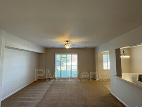 10719 Grayslake Dr in Reno, NV - Building Photo - Building Photo
