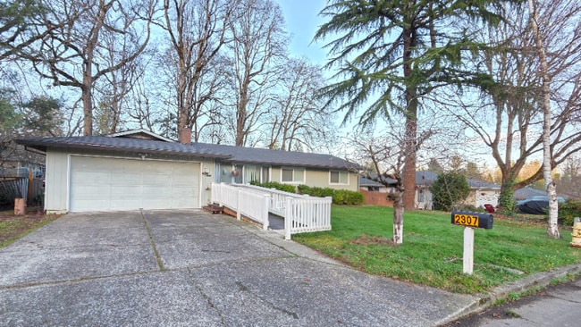 2307 Tulane St in West Linn, OR - Foto de edificio - Building Photo