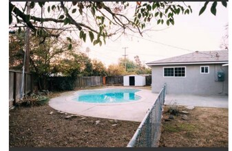4888 E Carmen Ave in Fresno, CA - Building Photo - Building Photo