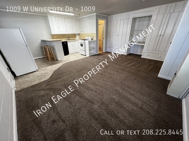 property at 1009 W University Dr
