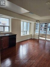 270-270 Wellington St W in Toronto, ON - Building Photo - Building Photo