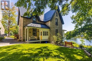 64 Clyde St in Mississippi Mills, ON - Building Photo