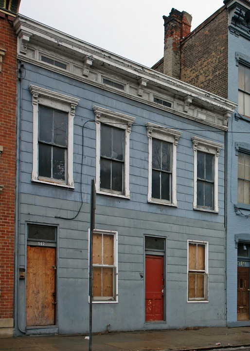 517 W McMicken Ave in Cincinnati, OH - Building Photo