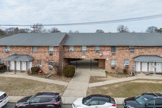 21 Old Mill Rd in Baldwin, NY - Building Photo - Building Photo